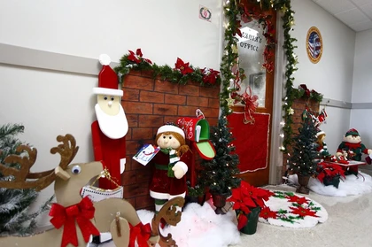 15 Office Christmas Decor Ideas For 2018 That Everyone Will Love