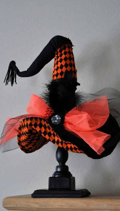 41 Witch Themed Halloween Decorations To Create An Ambience