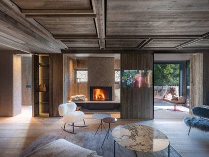 Minimalist Home Infused With Old Reclaimed Wood
