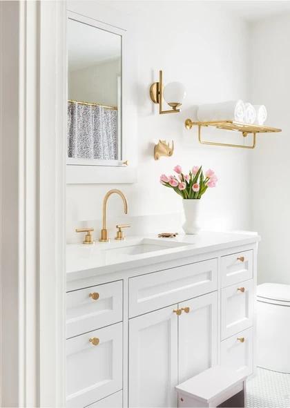 25 Refined White And Gold Bathrooms