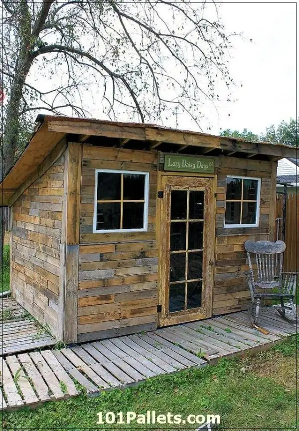Beautiful DIY Shed using Pallets