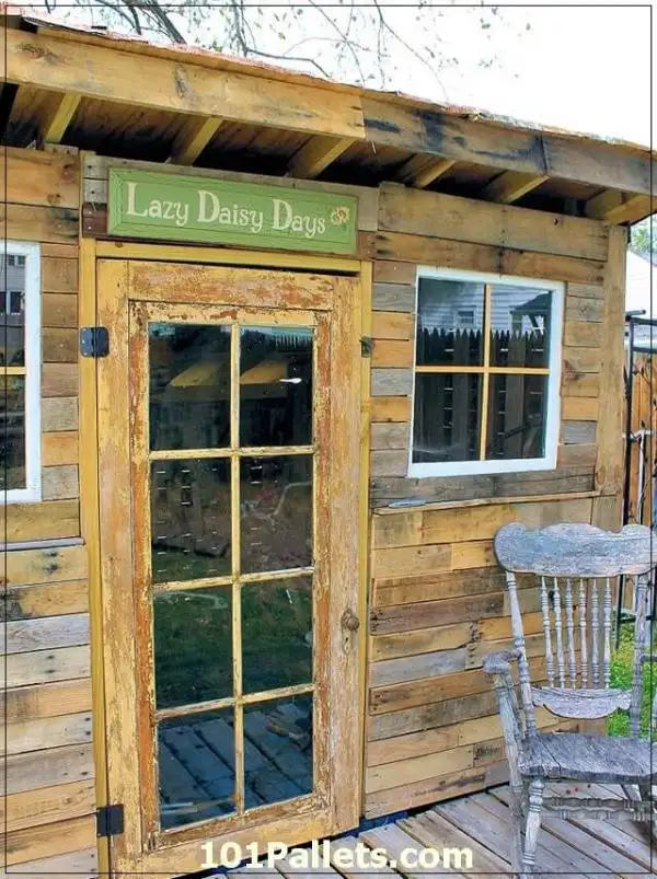 Beautiful DIY Shed using Pallets