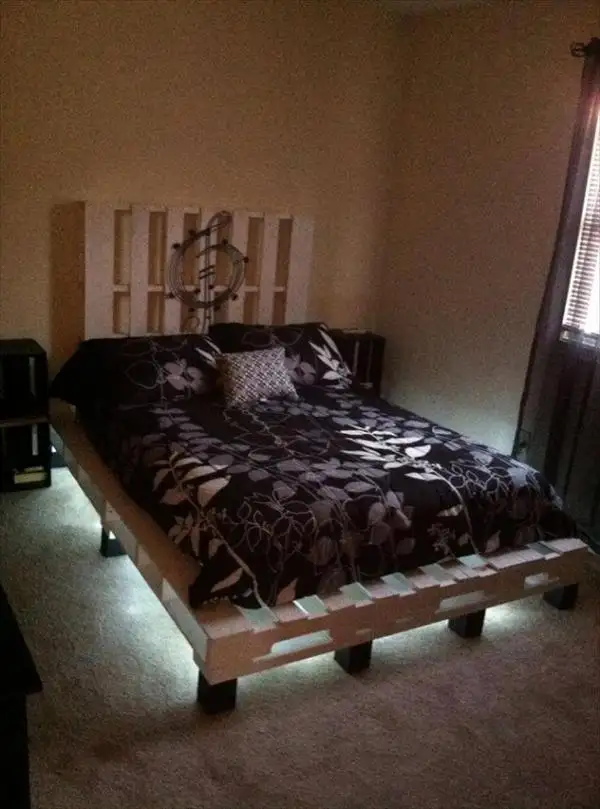 Recycled pallet bed with lights