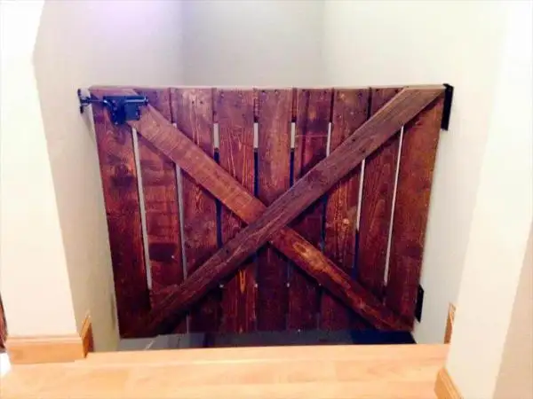 Wooden pallet gate