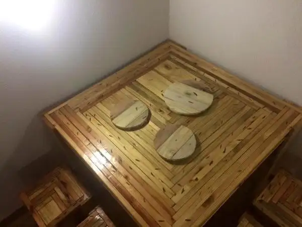 Recycled pallet table with stools